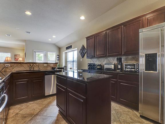 4th image of 100 Crestview Dr
