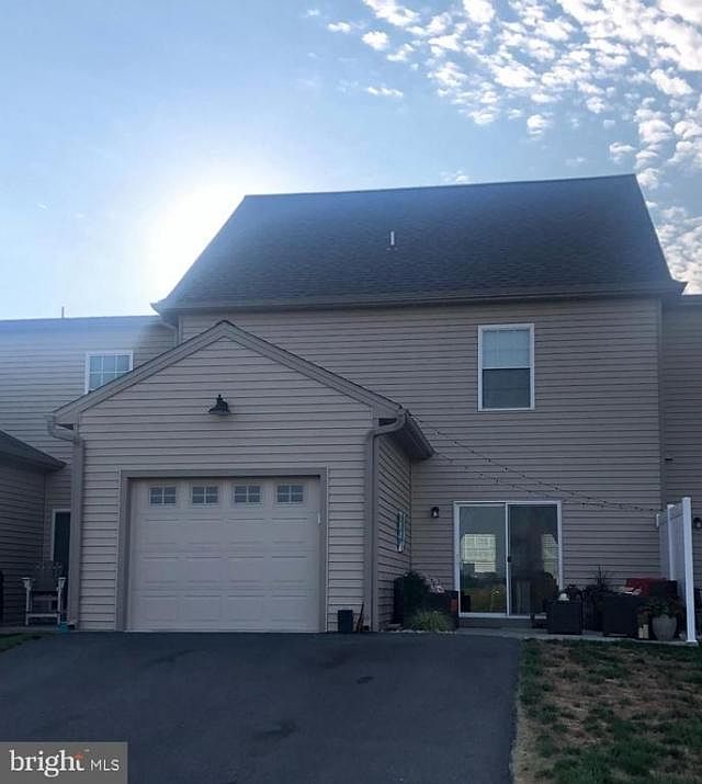 2nd image of 140 Lindsey Ln