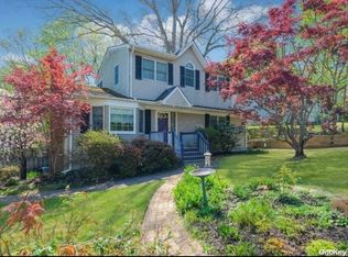 111 Rosewood Rd, Kings Park, NY 11754