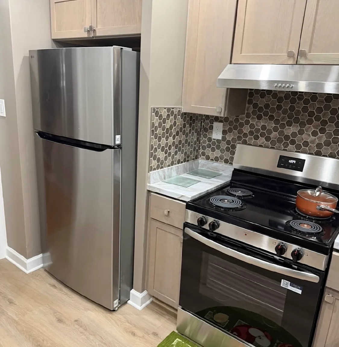 1 bed, 1.5 bath, $900 — Photo 4