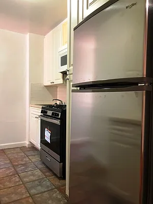 Rented by Prime Realty | media 8