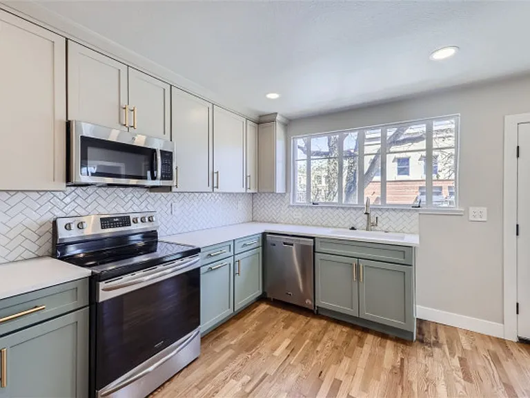 921 Walnut St — Photo 7