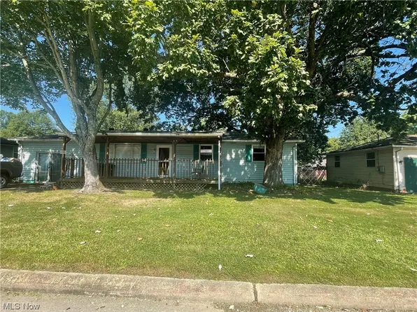 287 Locust Dr, Mineral Wells, WV 26150