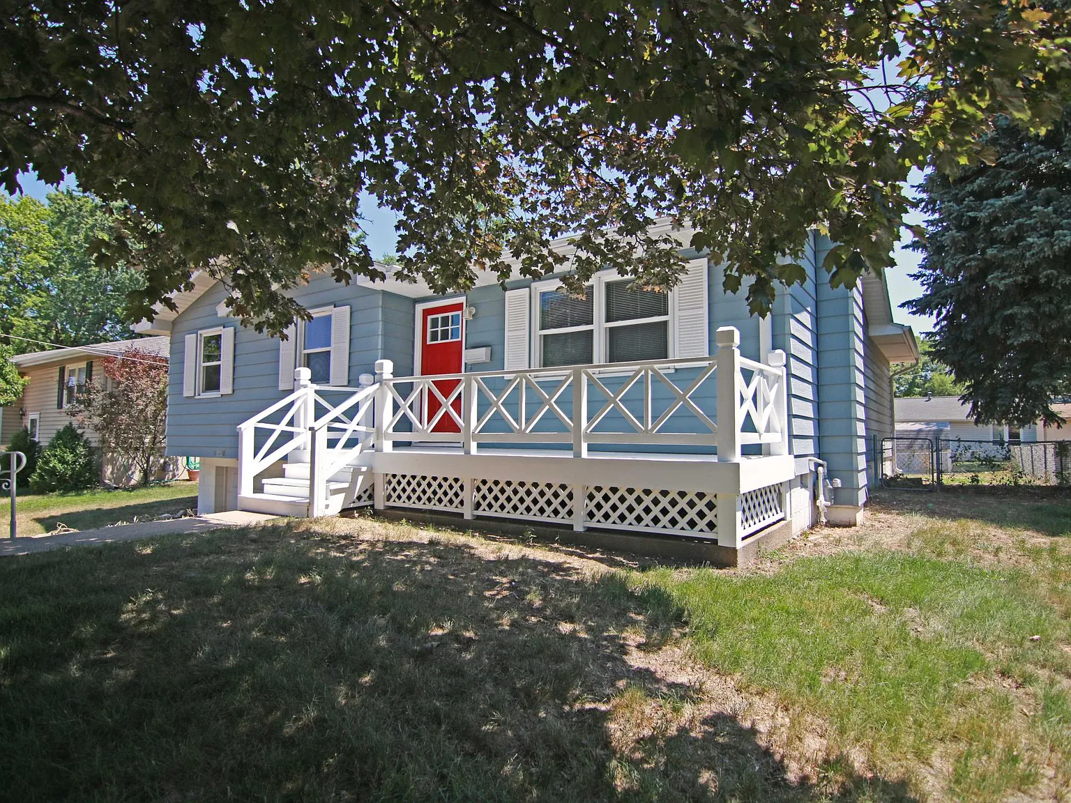 3 bed, 1.5 bath, 1640 sqft, $1,895 — Photo 3