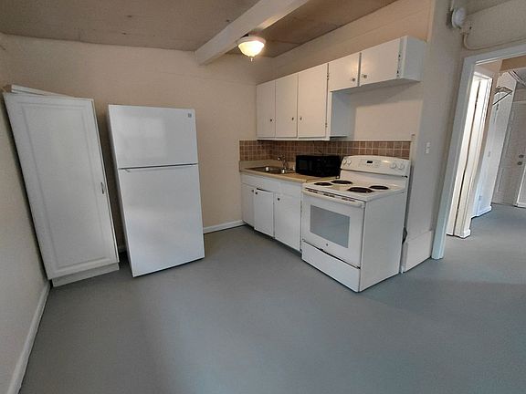 2nd image of 2170-2172 Davis Ct