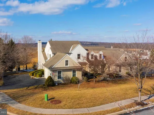 100 Dengler Dr, Elverson, PA 19520