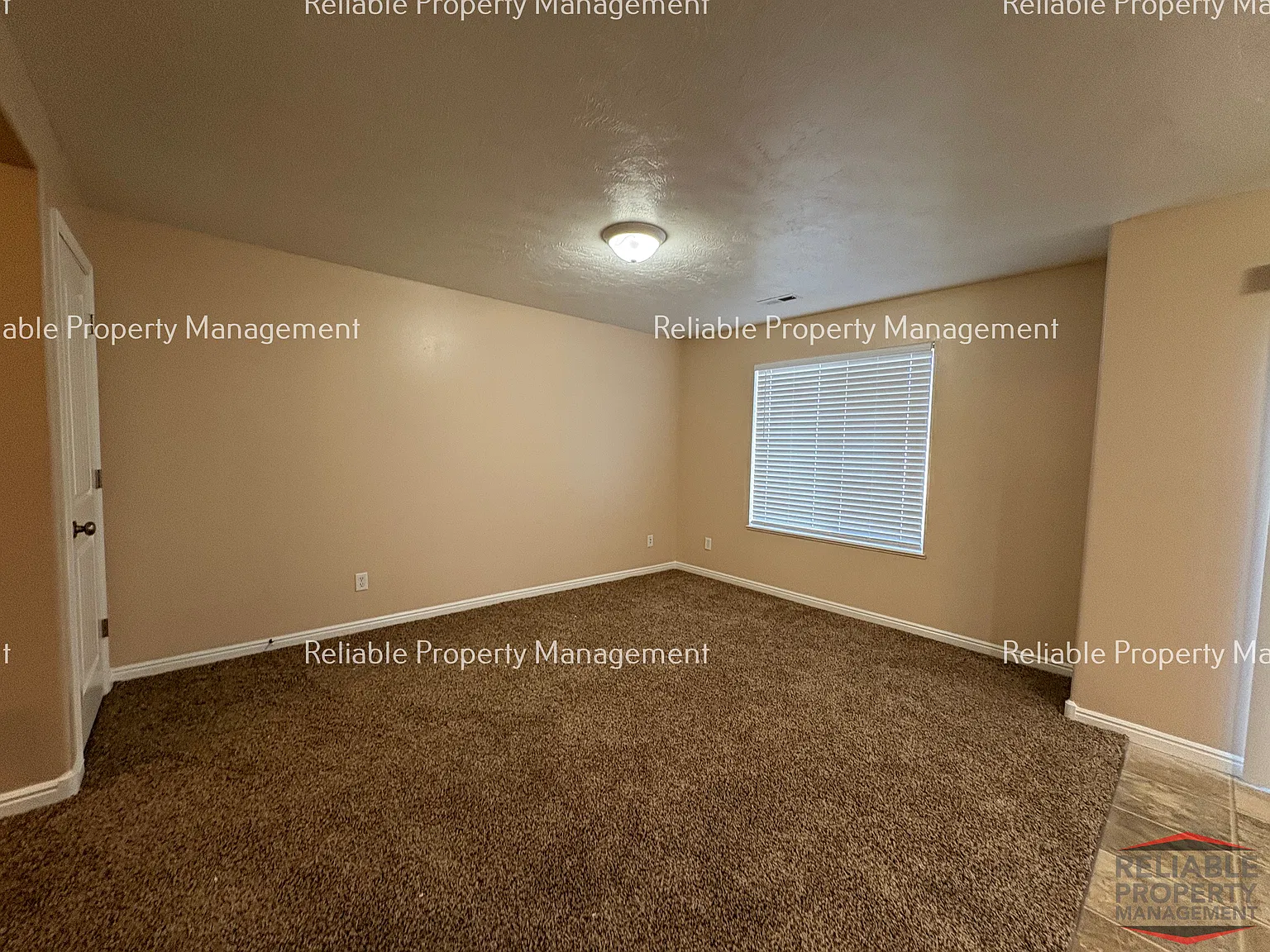 3 bed, 2.5 bath, 1644 sqft, $1,695 — Photo 2