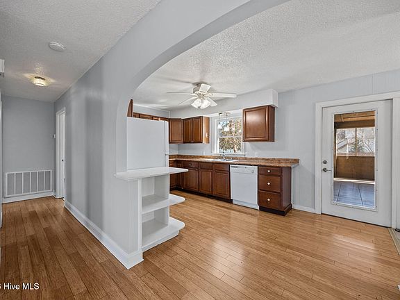 5th image of 130 NW 25th Street