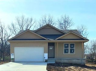 103 Highland Dr, Smithville, MO 64089