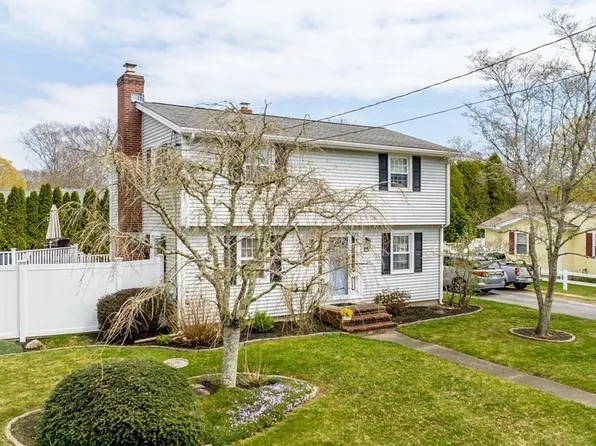 15 Blossom St, Fairhaven, MA 02719