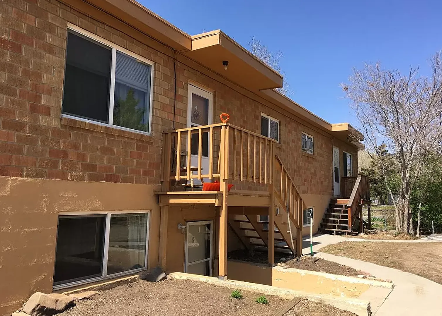 Utilities Bundled! Prime 2br Golden Apt With In-Unit Washer/Dryer — Photo 1