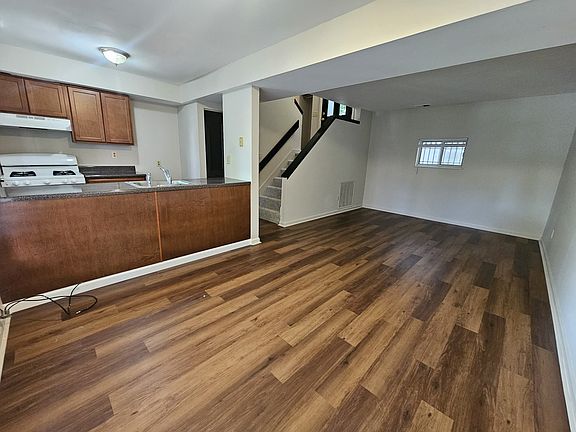 2nd image of 923 Lami St