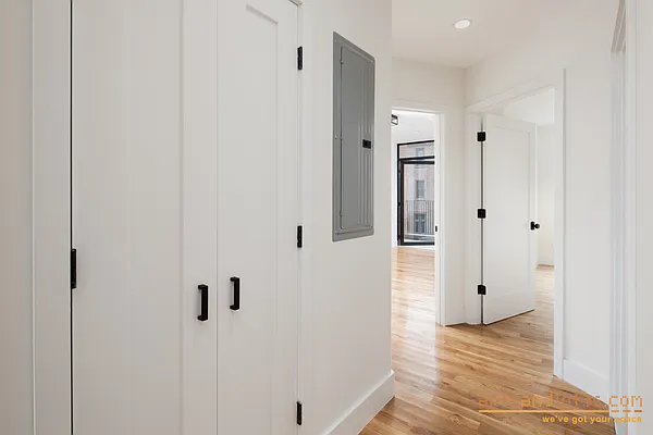 Rented by aptsandlofts.com | media 26