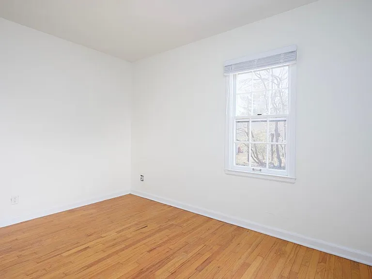 208 S Clark St — Photo 7