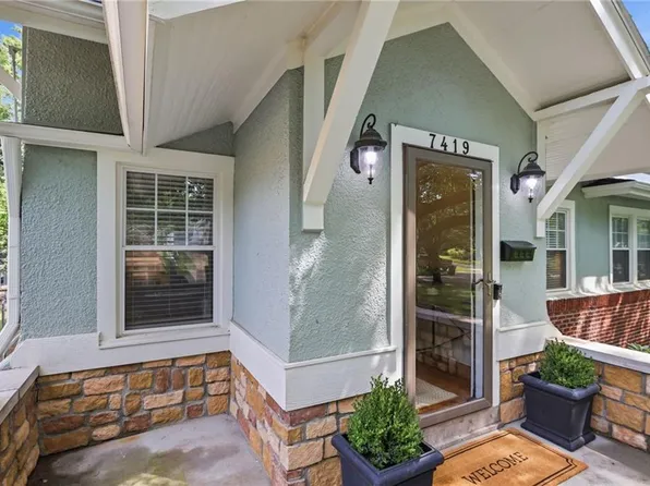 7419 Jarboe St, Kansas City, MO 64114