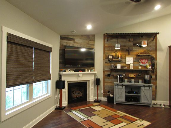 4th image of 135 Hacker Martin Dr #135