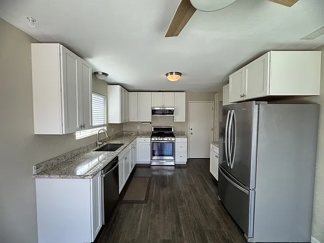 1448 Pleasant St — Photo 3
