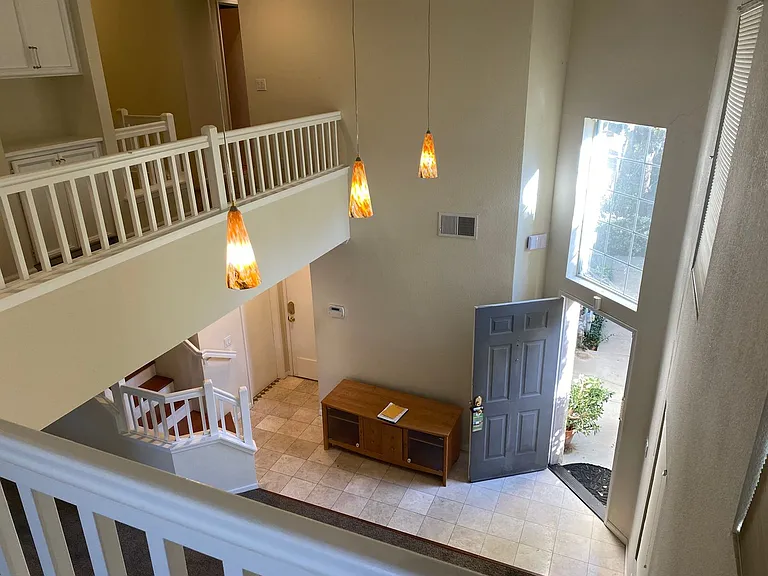 1810 Gardenia Ct — Photo 7
