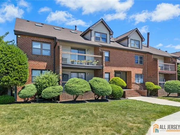 121 E Beverly Hills Ter #B, Woodbridge, NJ 07095