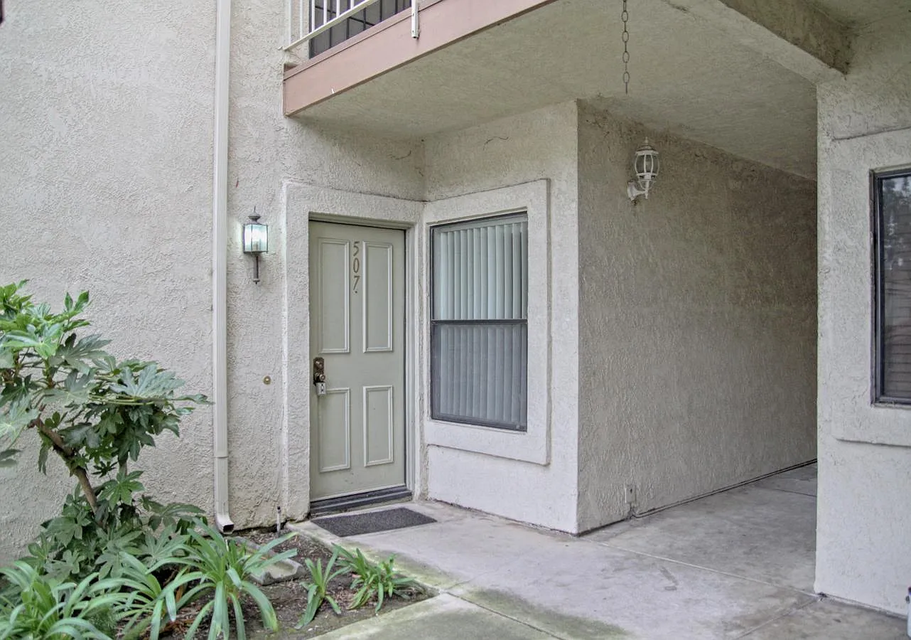 2 bed, 788 sqft, $2,400 — Photo 2