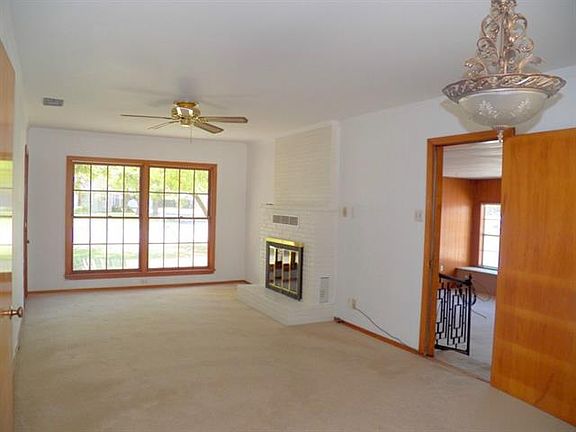 2nd image of 2002 Edgemont Dr