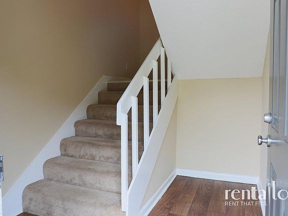 3rd image of 221 Lowwood Dr