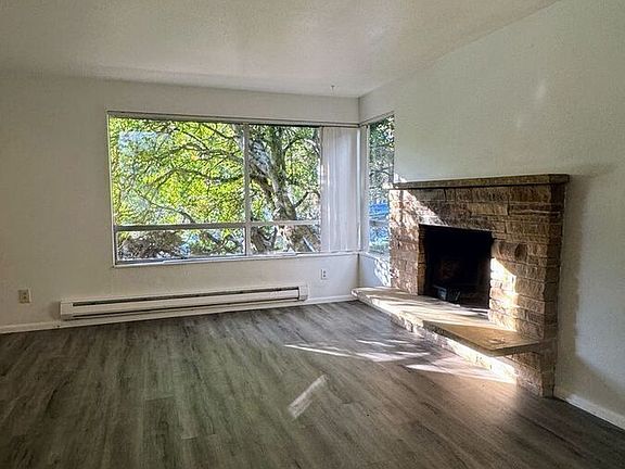 4th image of 14004 Greenwood Ave N
