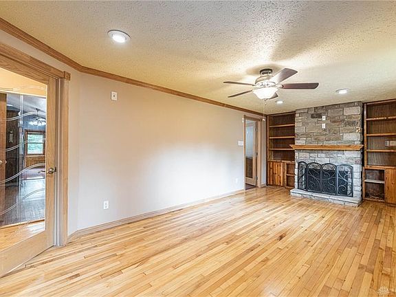3rd image of 4491 Pinehill Dr