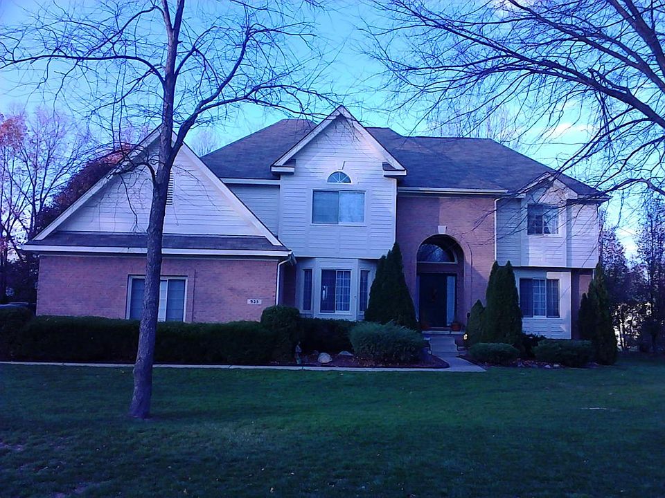 2nd image of 935 Deep Valley Dr #8