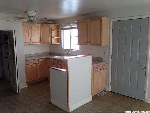 3rd image of 1028 Oak Dr