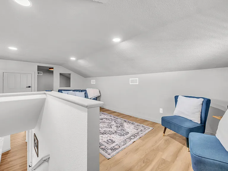 2204 Delwin Cir — Photo 18