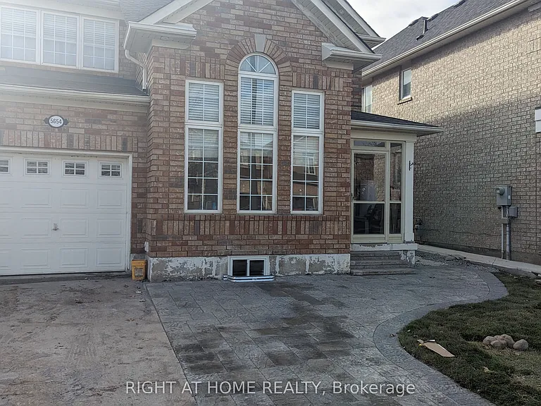 5654 Churchill Meadows Blvd — Photo 1