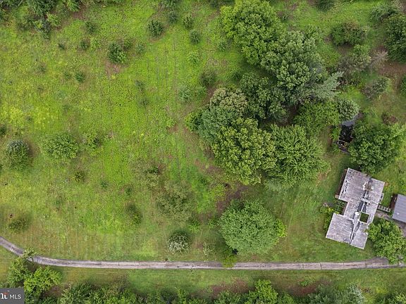 2nd image of 2935 Whitehall Rd
