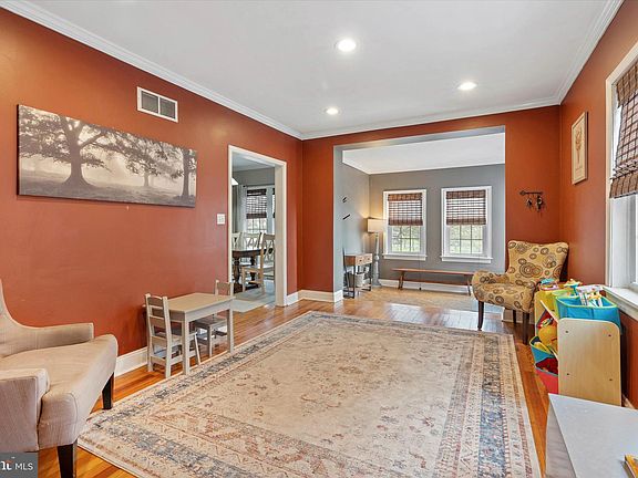 5th image of 203 S Bancroft Pkwy