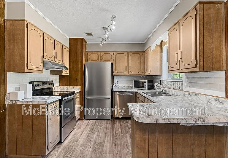 3615 Goldfinch Dr — Photo 7