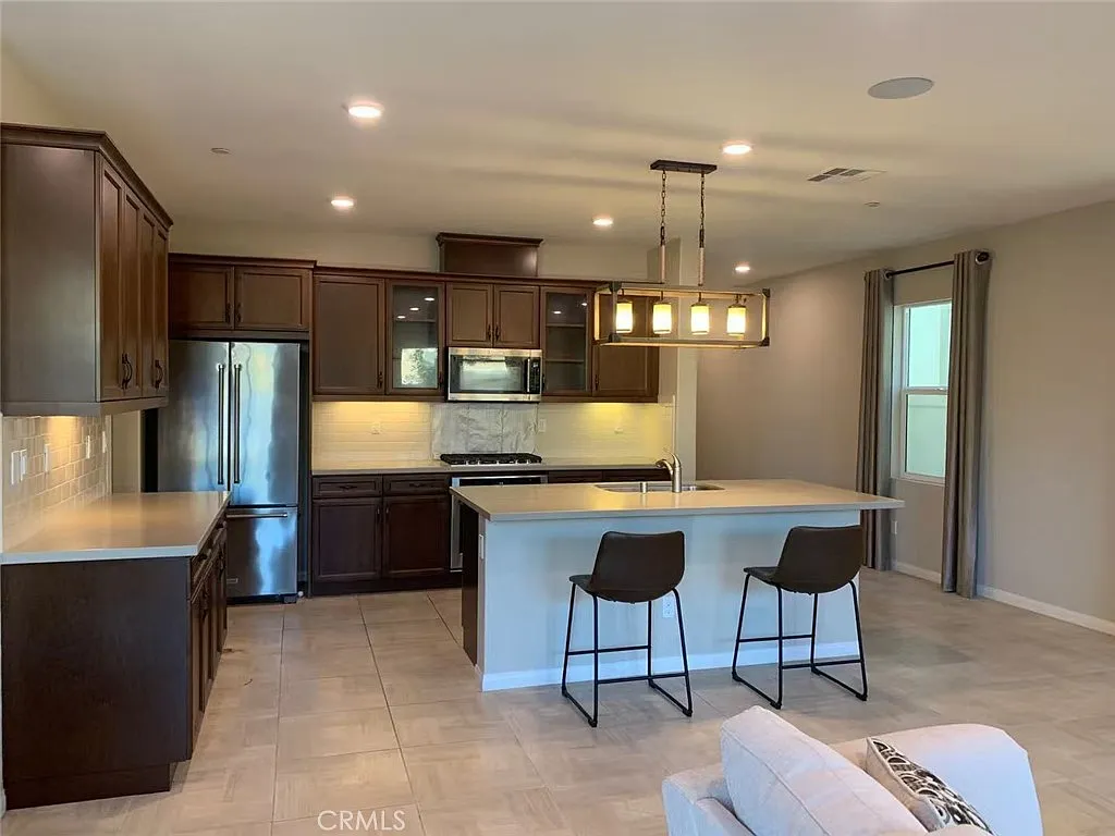 3 bed, 2.5 bath, 2193 sqft, $3,500 — Photo 3