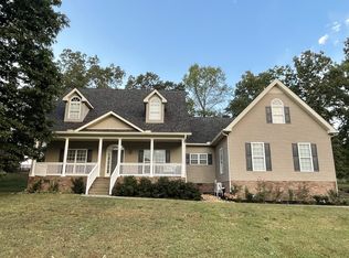 545 Red Fox Dr, Burns, TN 37029