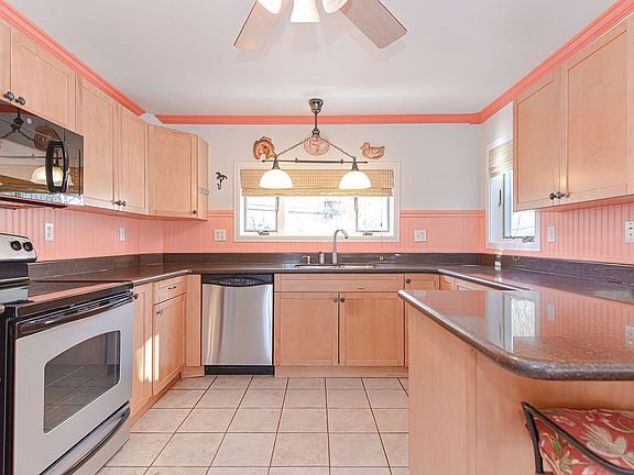 5th image of 139 Granite St #R