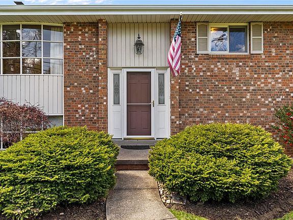 3rd image of 1223 Silver Ln