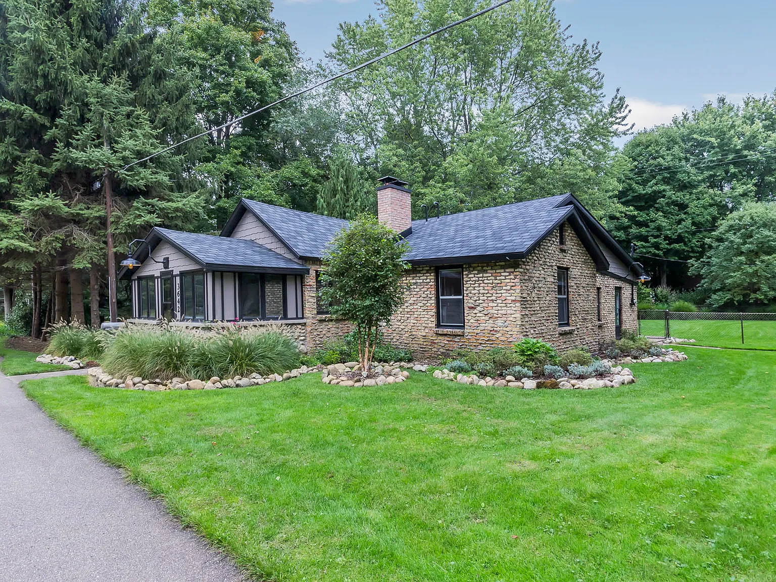 3642 N Lakeshore Dr — Photo 3