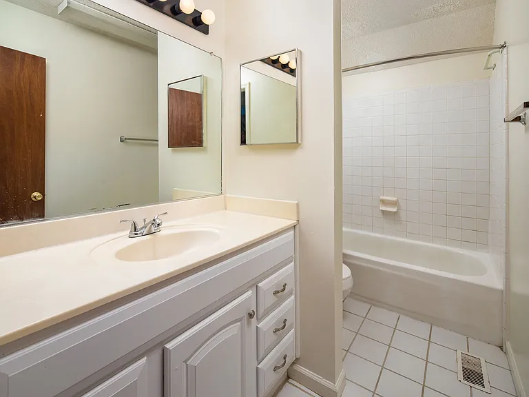 Breckenridge Villas II — Photo 7