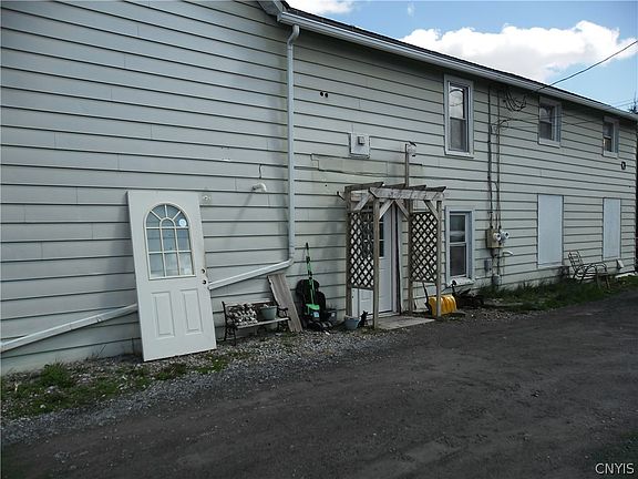 2nd image of 61 Border City Rd