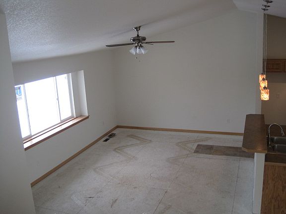 Spacious living room