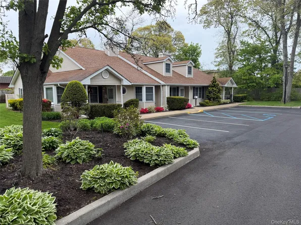 347 Oakwood Avenue, Bayport, NY 11705