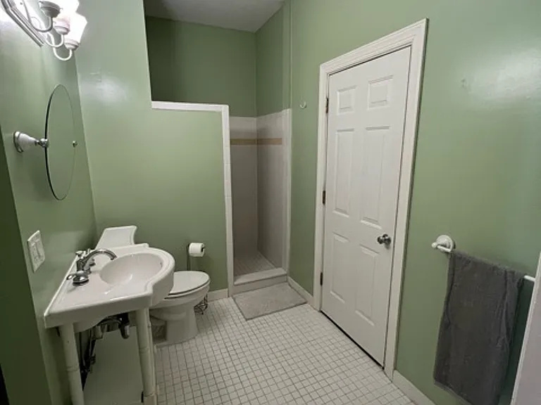 658 Lakeshore Dr — Photo 13