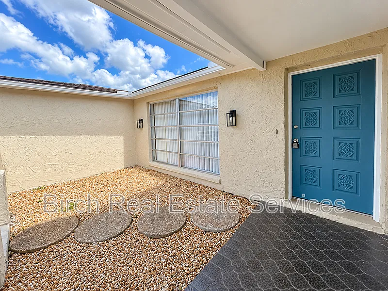 3 bed, 2.0 bath, 1400 sqft, $1,975 — Photo 3