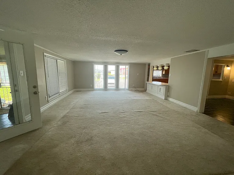 289 S Williams St — Photo 12