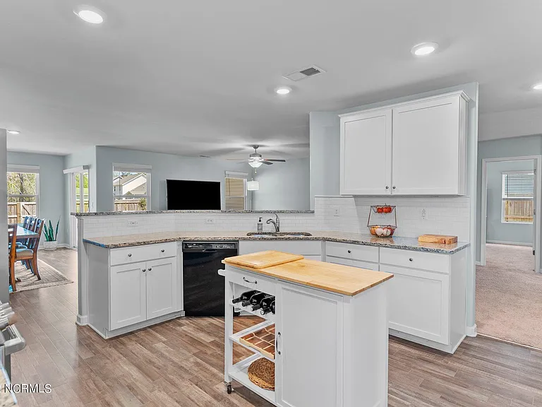 680 Aurora Pl — Photo 10