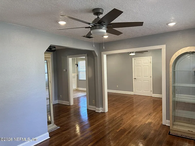 6660 Oriole Ave — Photo 8