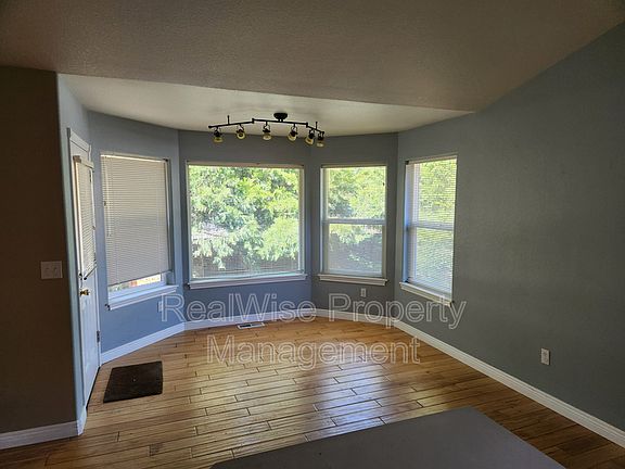 3rd image of 2412 SE Waldon Ave